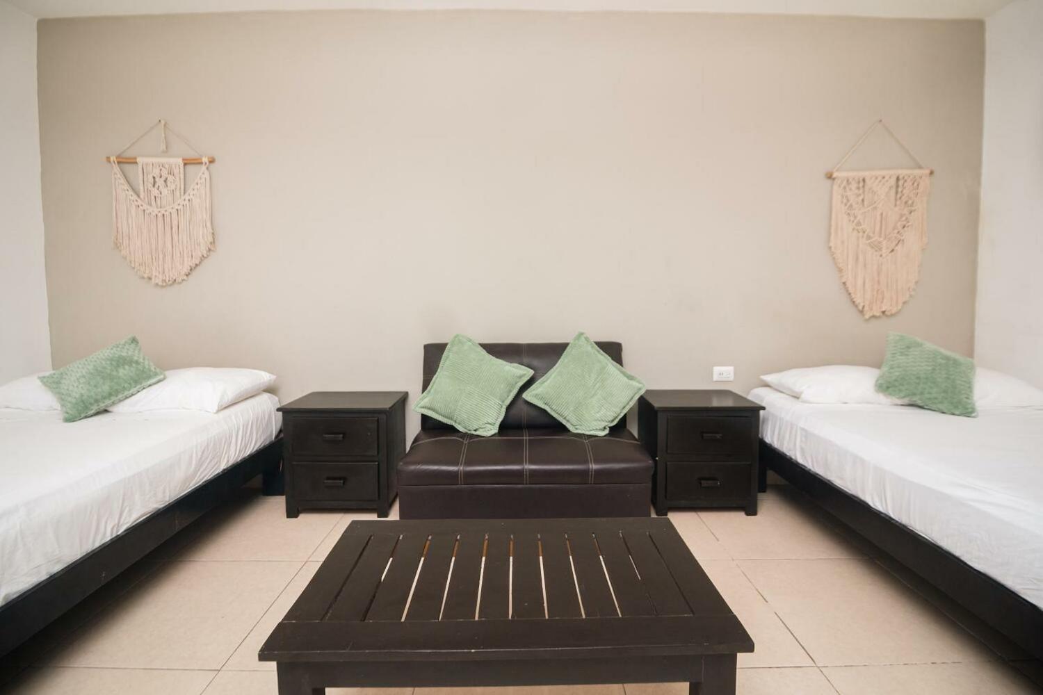 We playa Hotel-Hostel