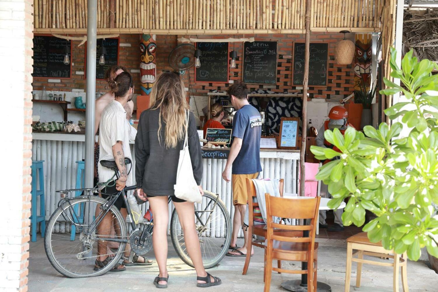 EVA HUT Mui Ne Beach Hostel, Mui Ne