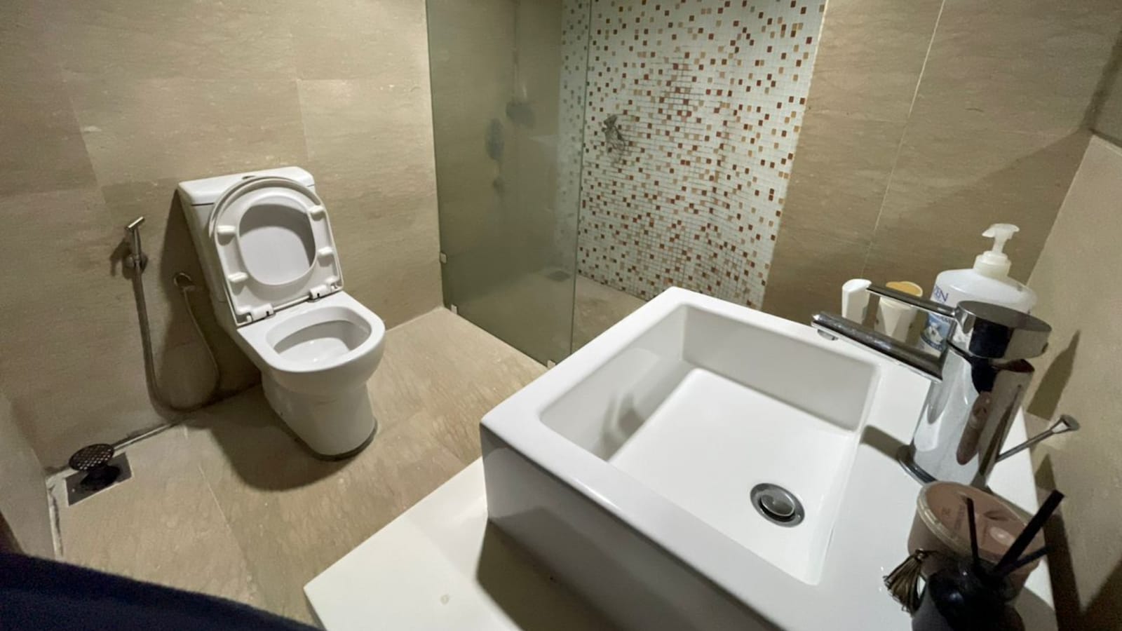 Infinity Pool Hostel @ Regalia Klcc, Kuala Lumpur