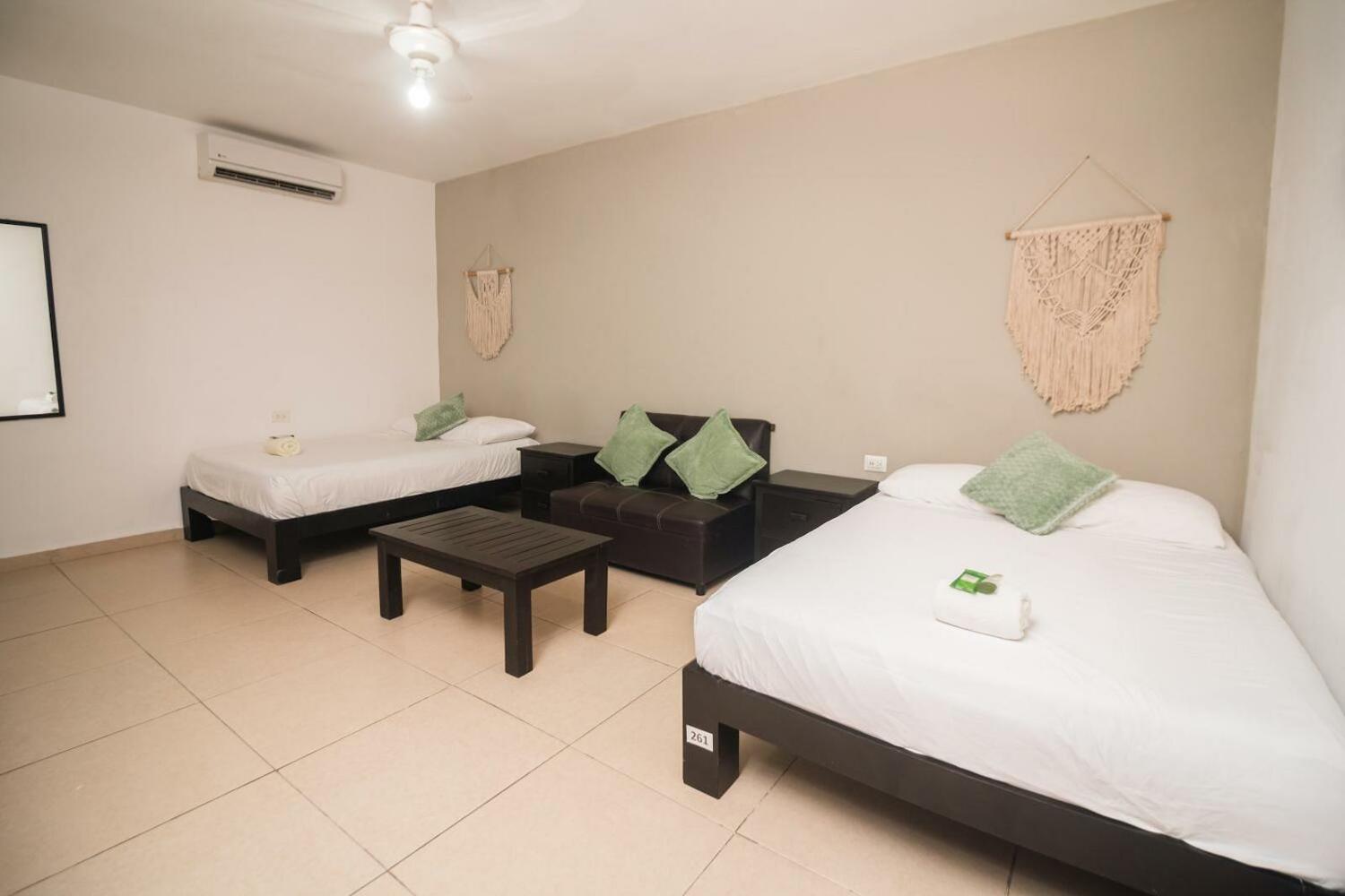 We playa Hotel-Hostel