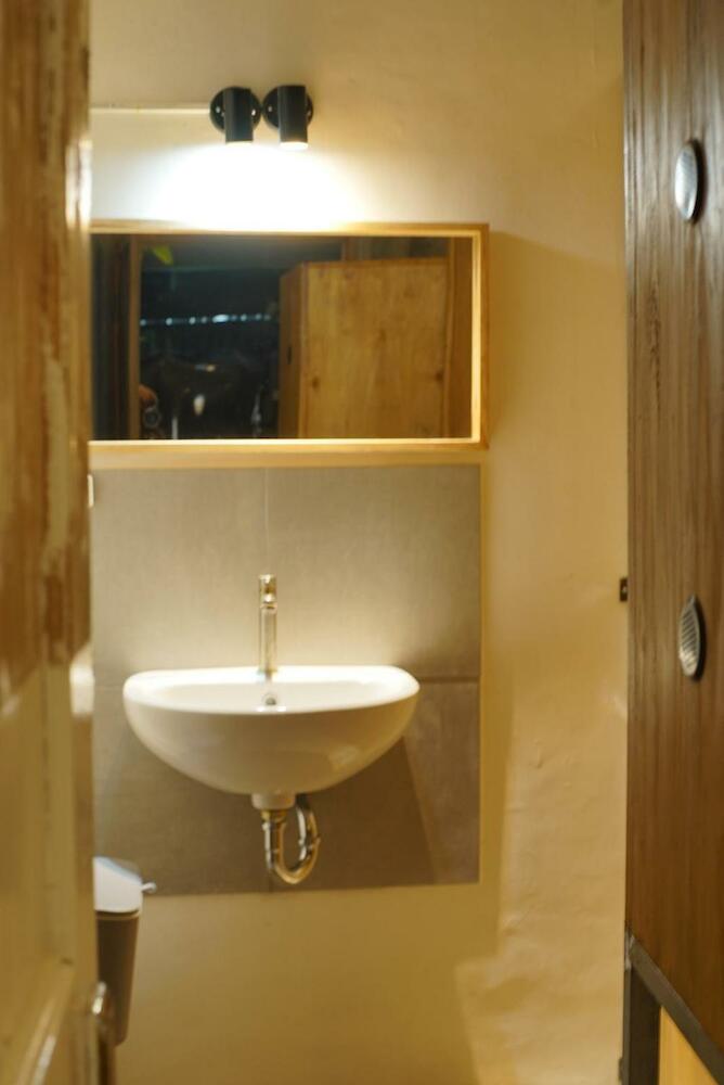 Kotta Hostel, Timuran