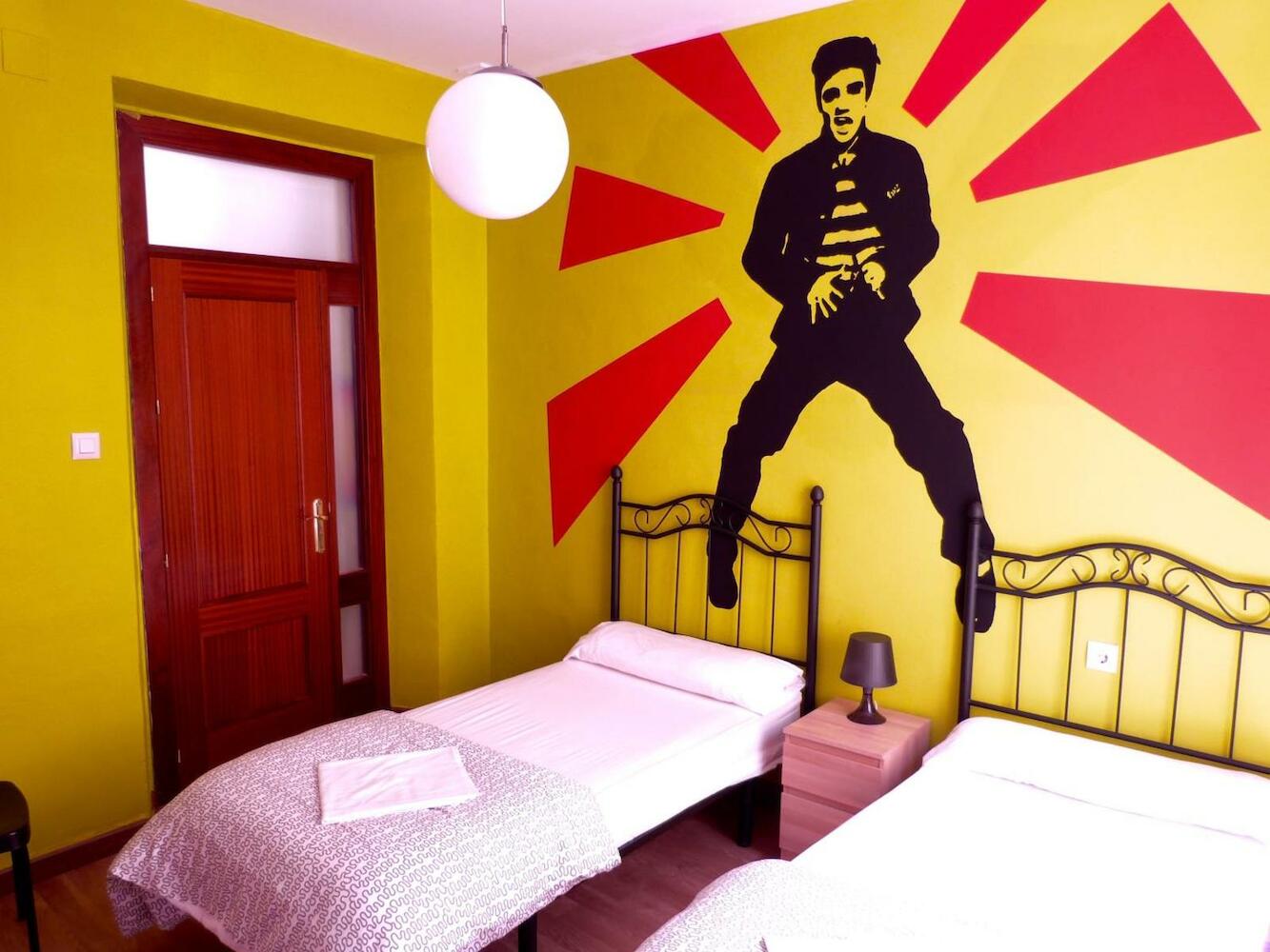 Summer Hostel, Cádiz