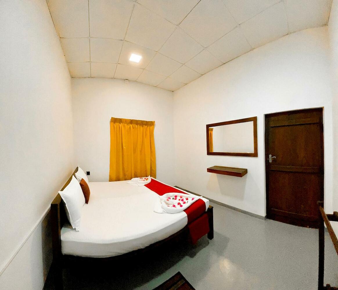 The Wave Rooms & Hostel, Arugam Bay