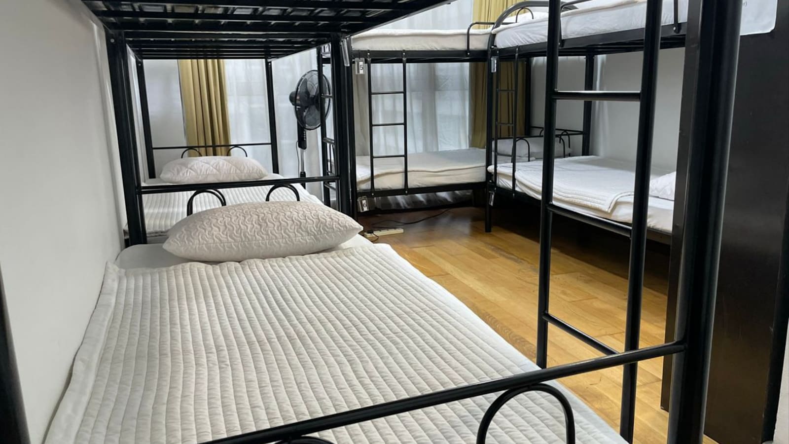 Infinity Pool Hostel @ Regalia Klcc, Kuala Lumpur