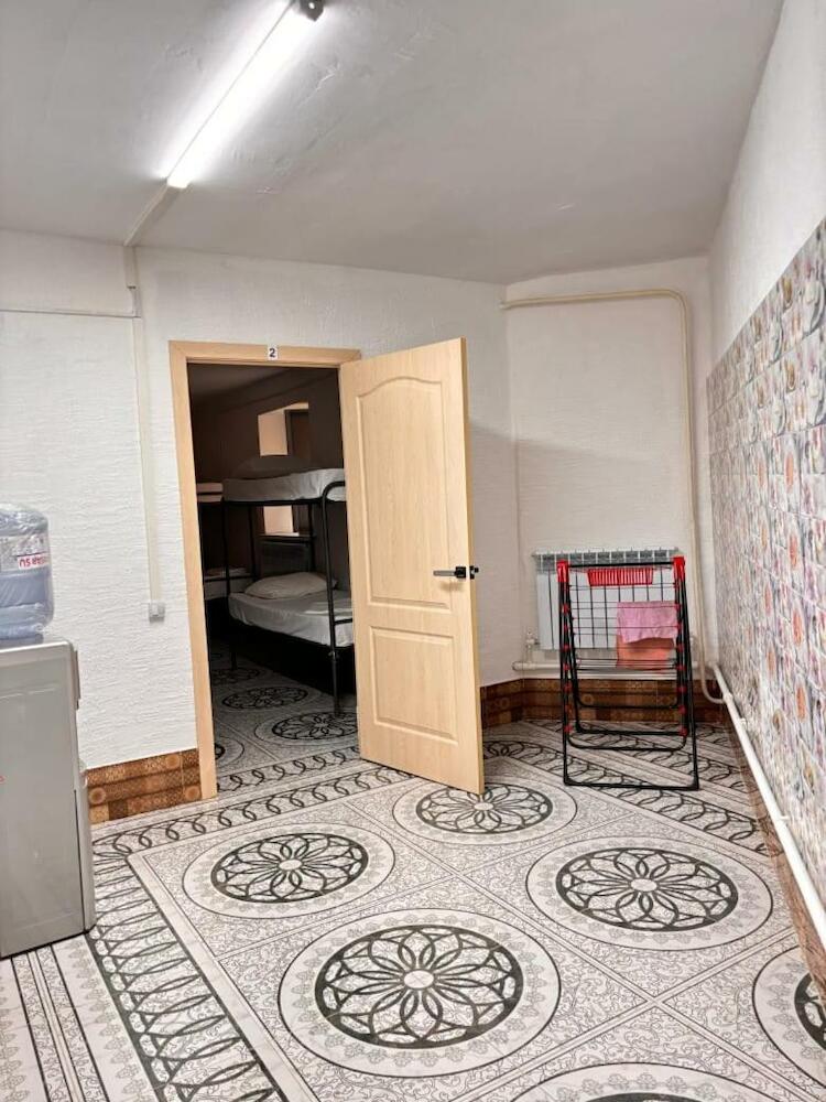 Adeke Hostel, Atyrau