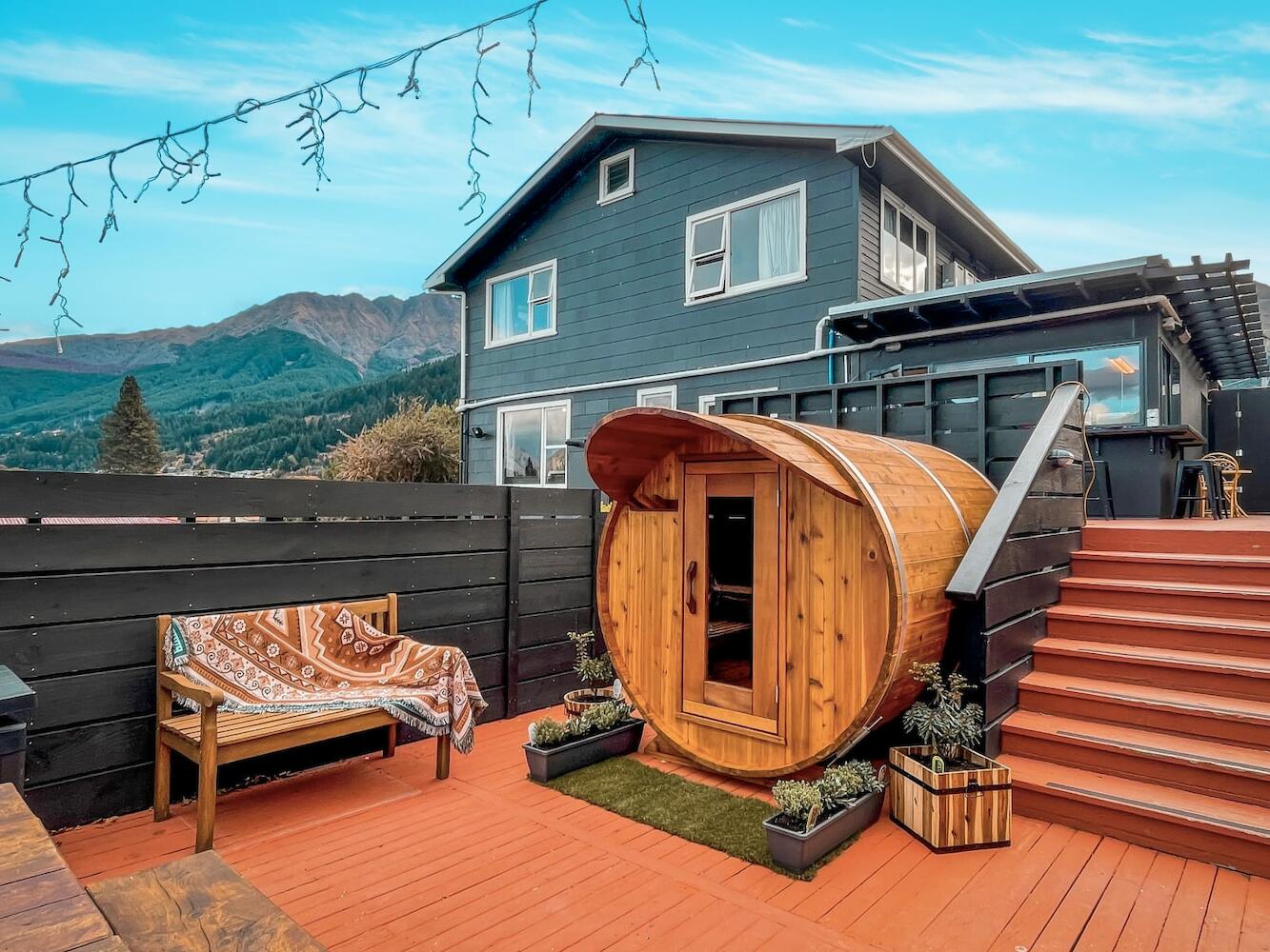 The Black Sheep Backpackers, Queenstown