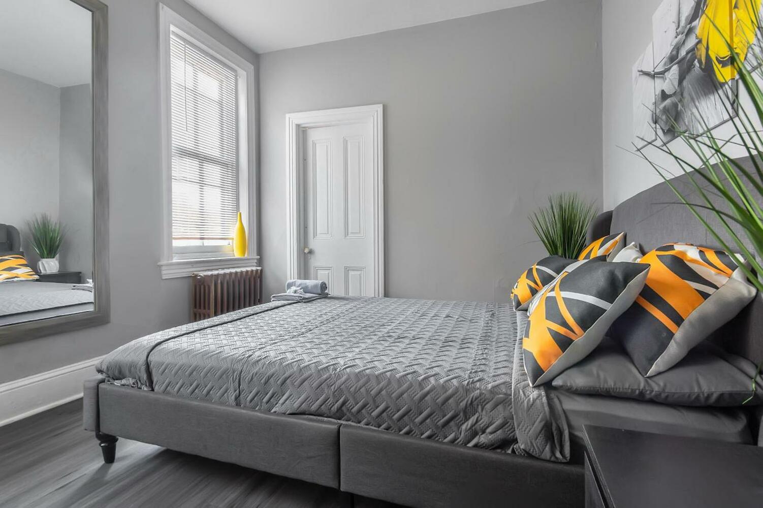 Philly Coed Dorm!! 15 Min Train to Center City!!, Philadelphia