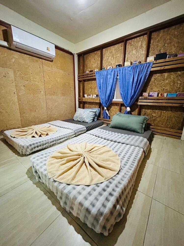 The Dreamcatcher Hostel Nathon SamuiSunset, Koh Samui