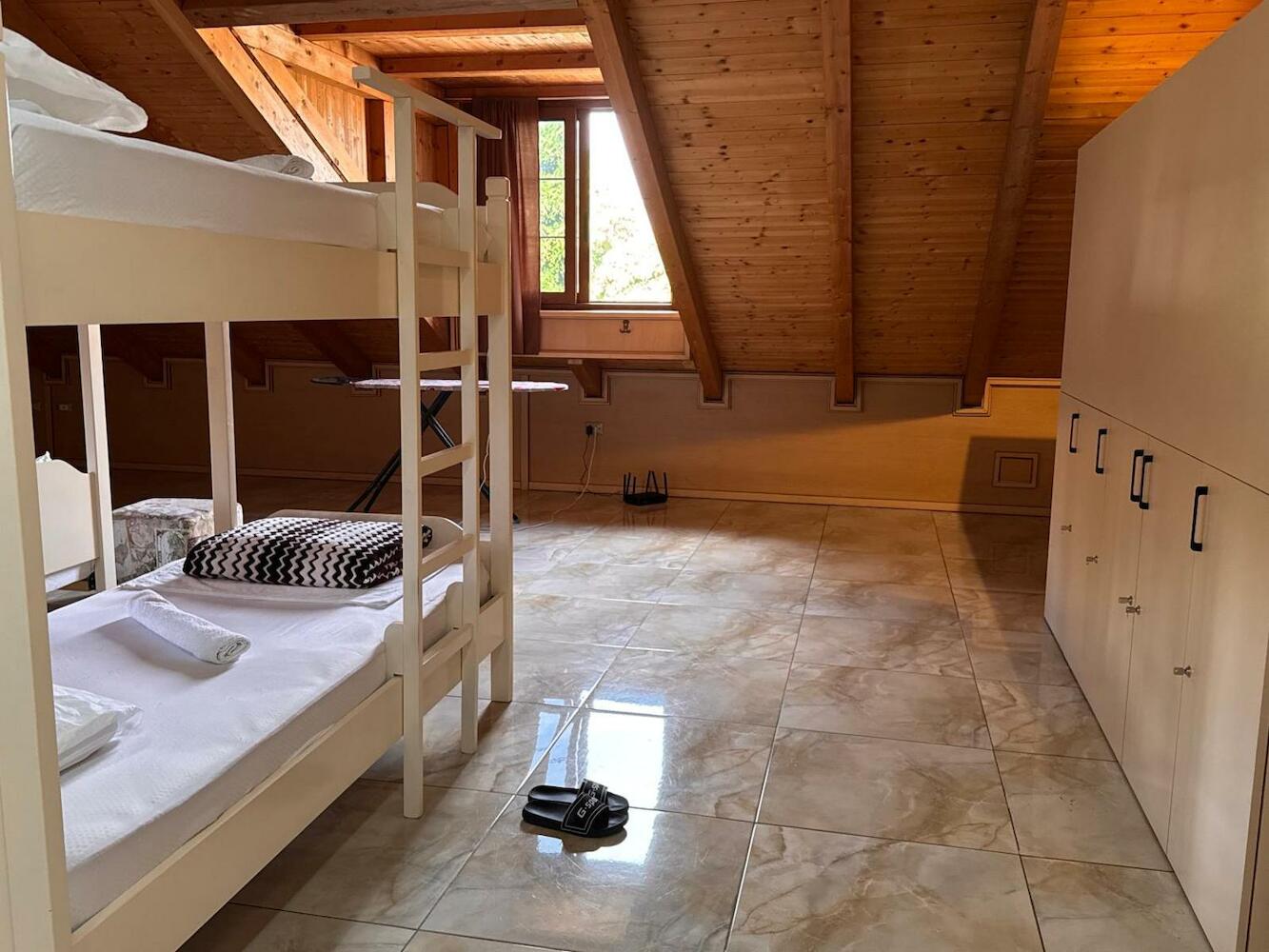 Symphony Hostel, Shkoder