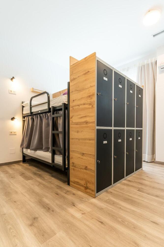 Four Rooms Hostel, Lugo
