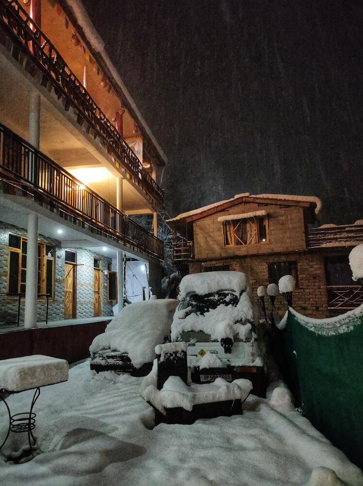 Bros Hostel, Manali