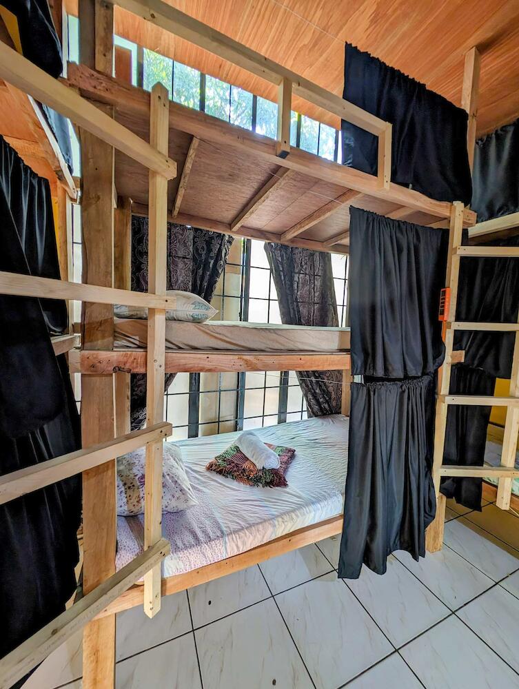 The Divers Den (DD) Backpackers Hostel, Coron