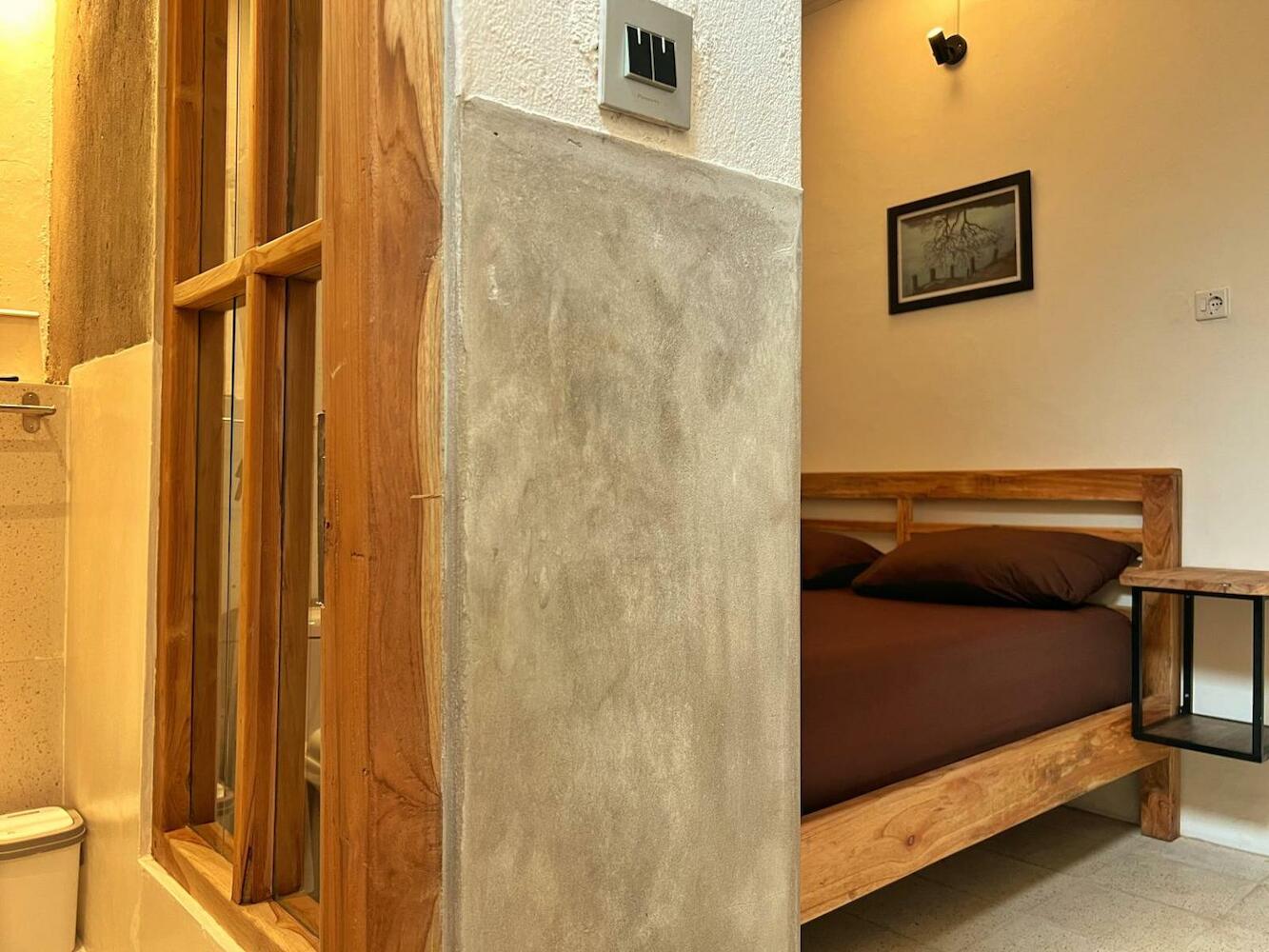 Kotta Hostel, Timuran