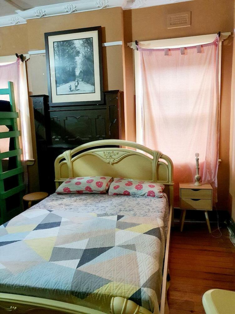 St Kilda East backpackers' hostel