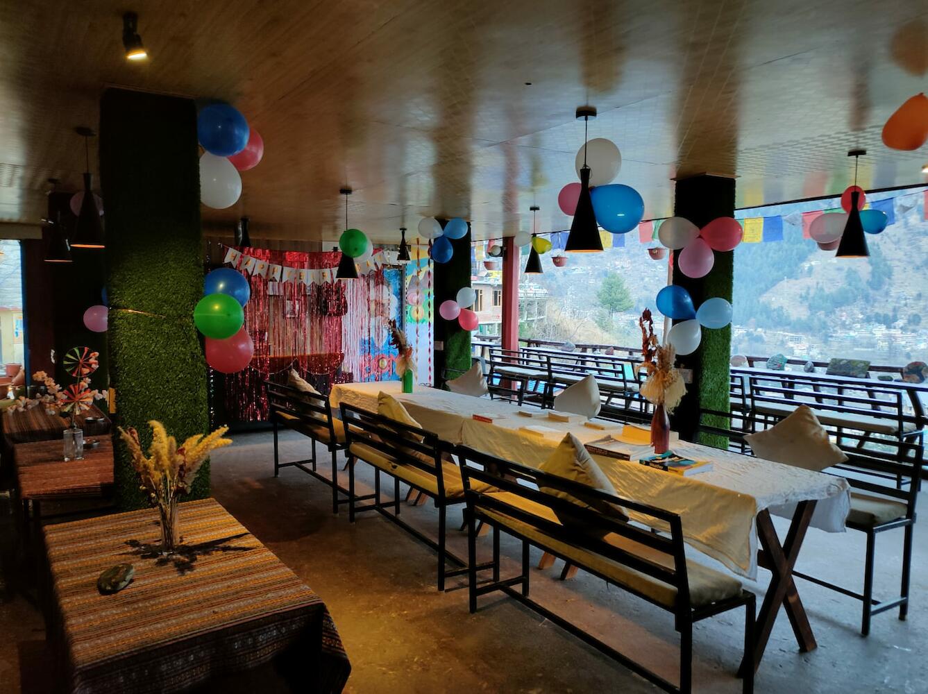 Bros Hostel, Manali