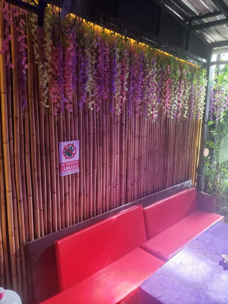 Lucky Dorm, Ko Phi Phi