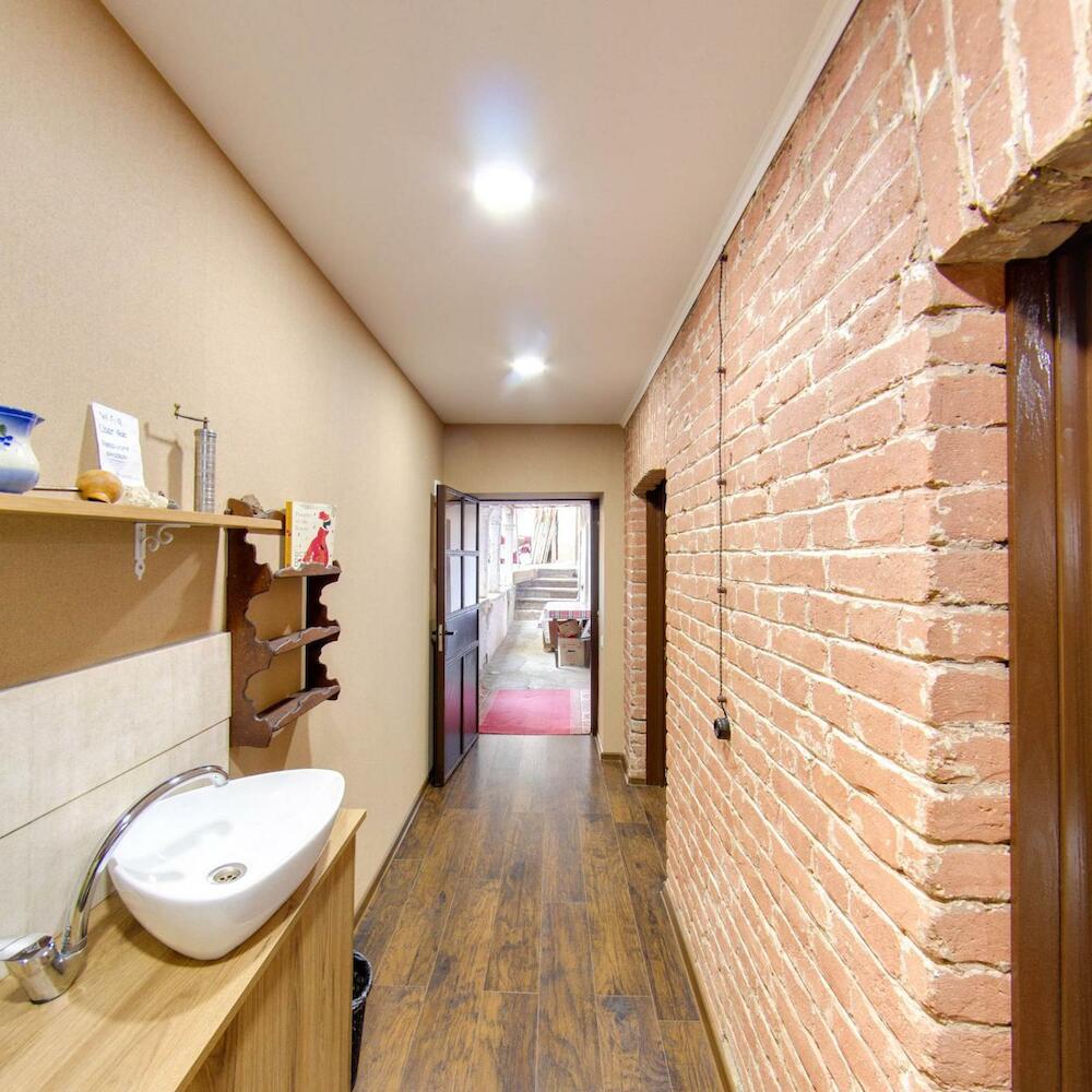 Hostel Pirosmani