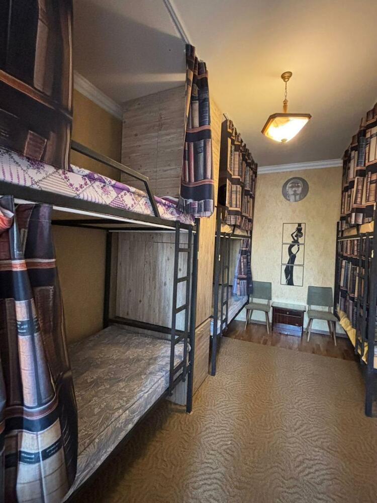 Pariss Library Hostel, Yerevan