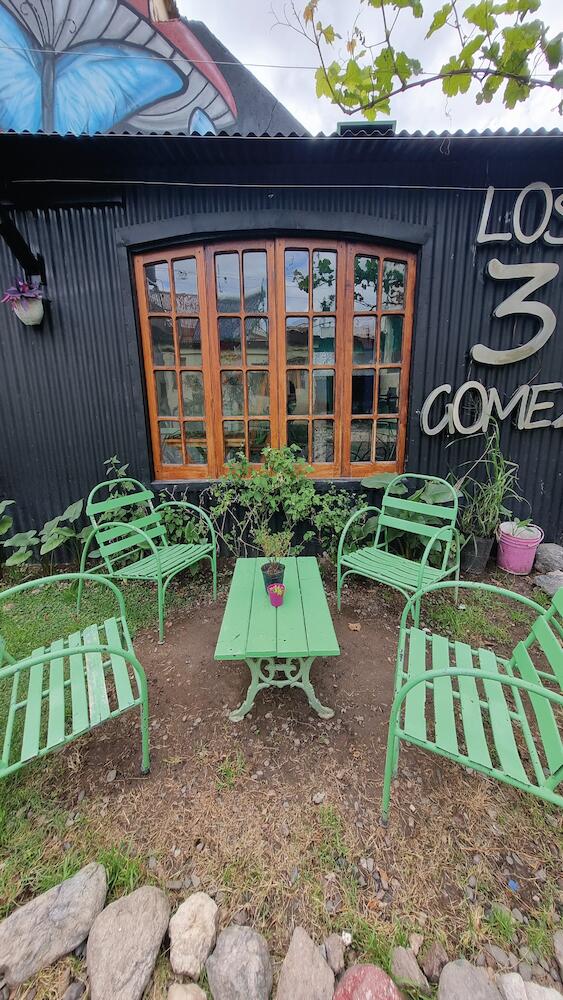 Los Tres Gomez Hostel