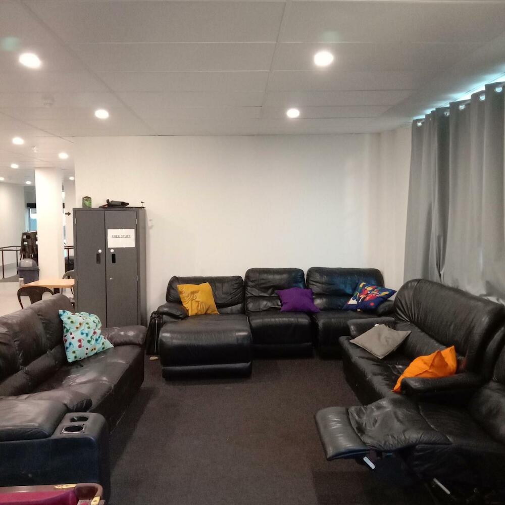 Perth City Backpackers Hostel - note - Valid passport required to check in, Perth