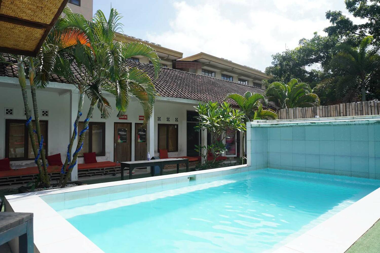 Indonesia Backpacker Hostels Lombok, Kuta Lombok