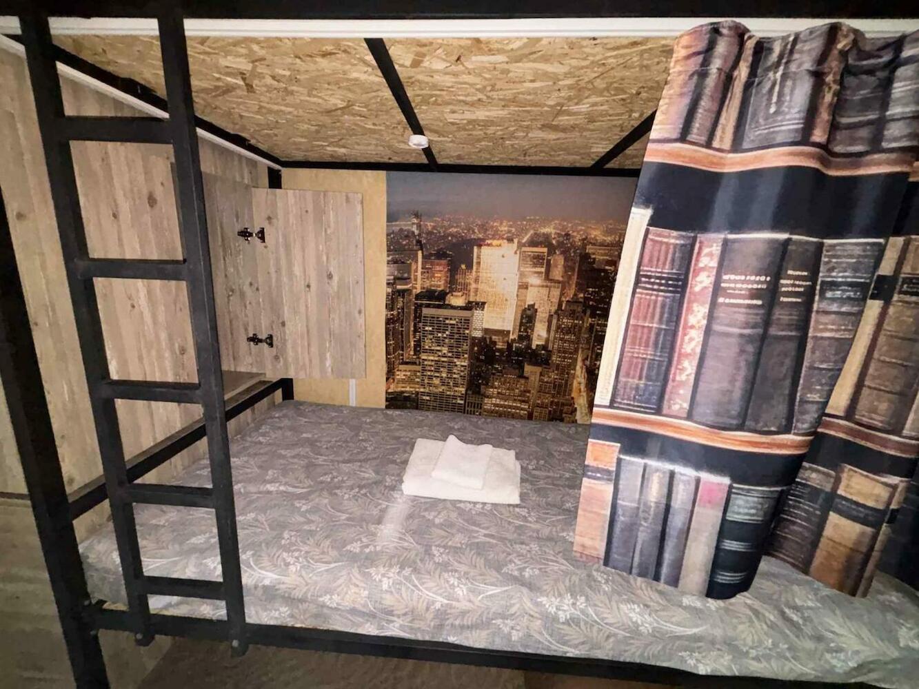 Pariss Library Hostel, Yerevan