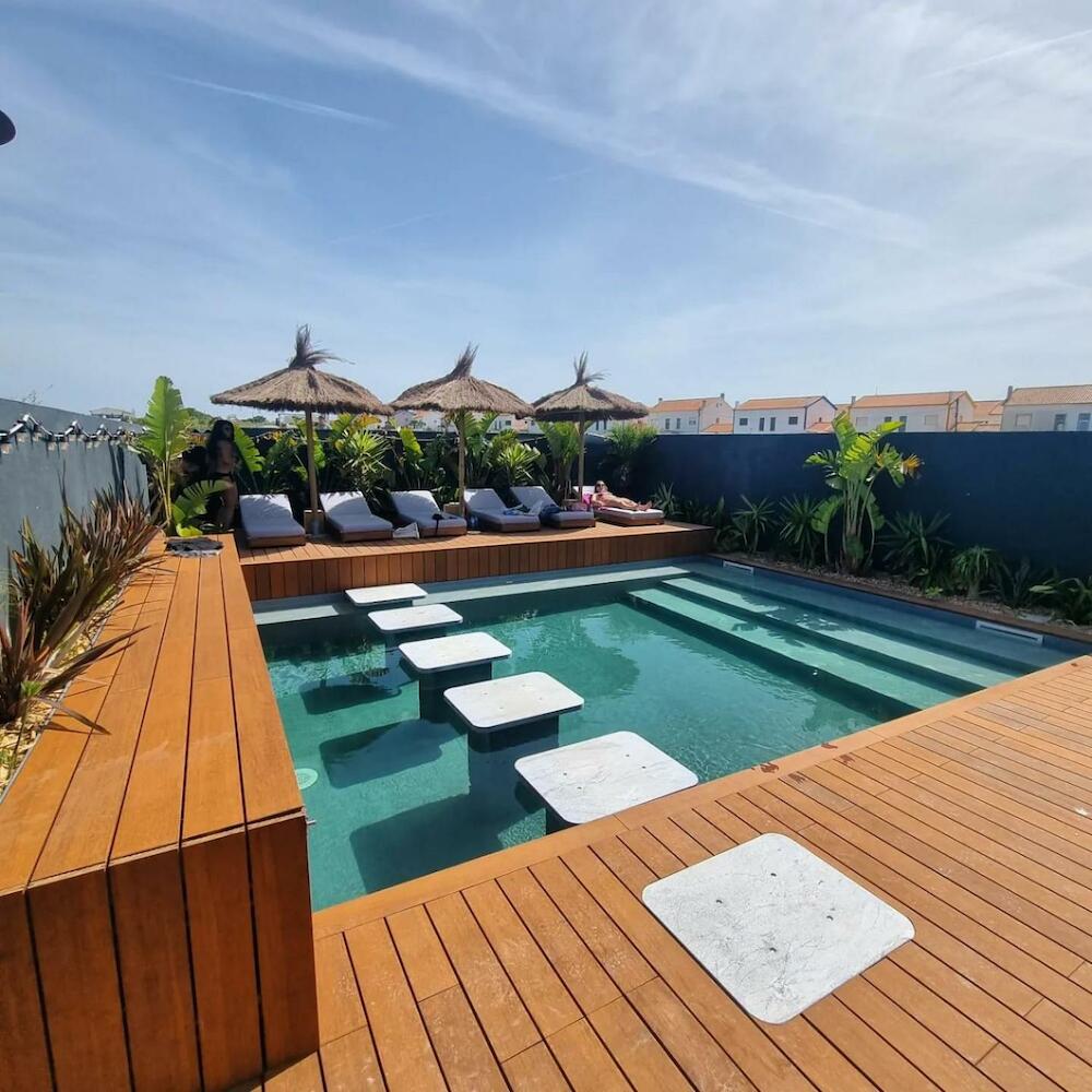 The Salty Pelican Yoga & Surf Retreat, Peniche
