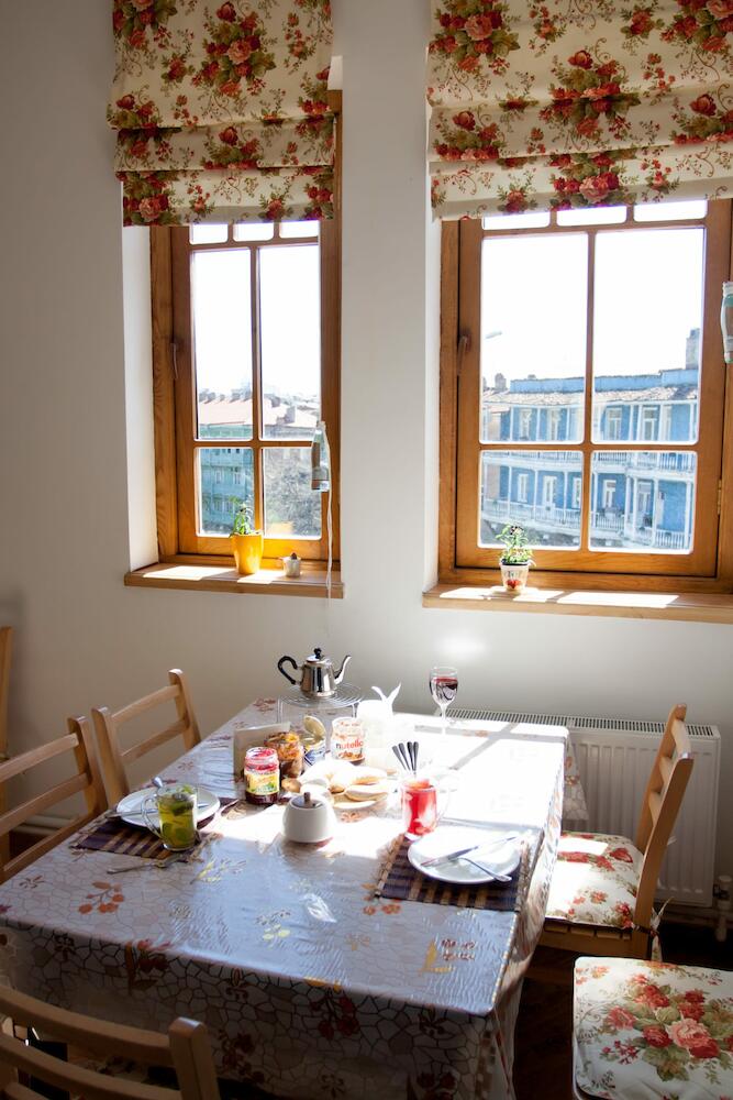 Pushkin 10 Hostel