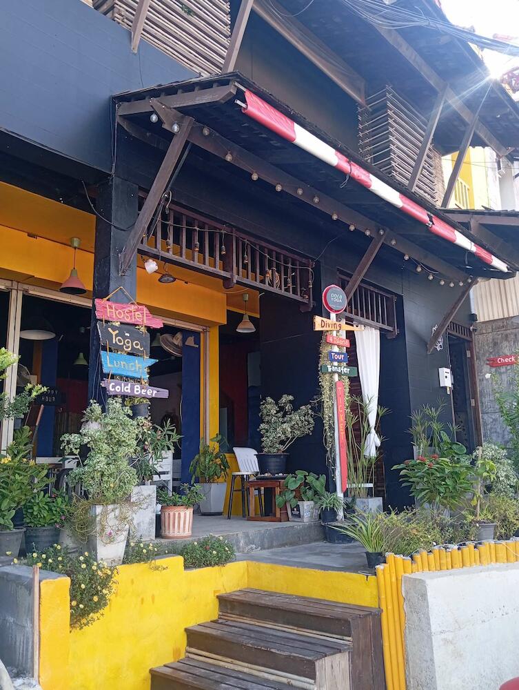 Non La Mer Hostel
