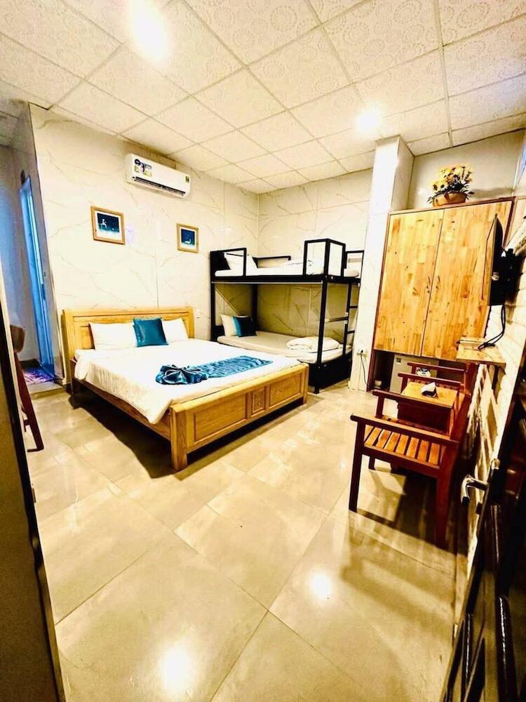 Shark Hostel, Hue