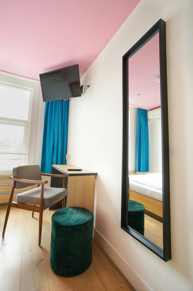 Sparks Hostel
