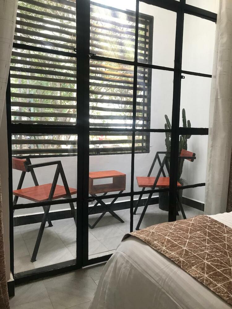 Ingira House 16LDA