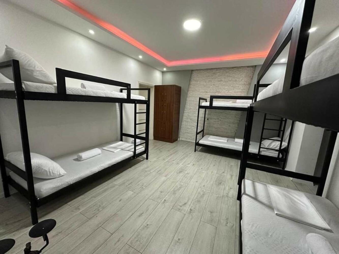 Shesh Hostel, Pristina