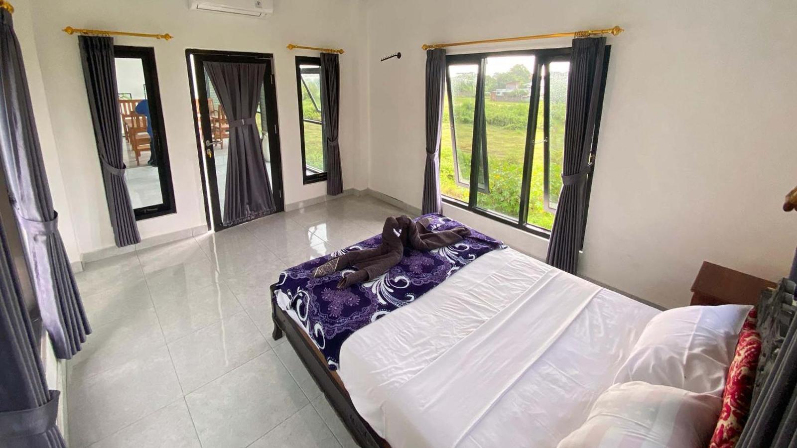 Darren Hostel, Lovina Beach