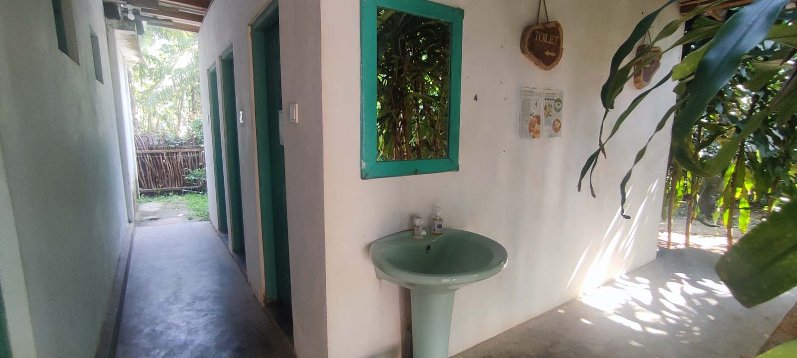 Lazy Monkey Surf Hostel, Hiriketiya