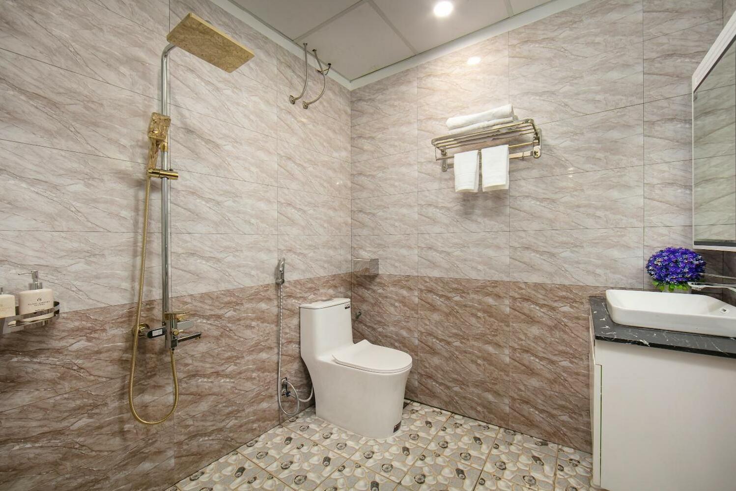 Hanoi Airport Suites Hostel & Travel