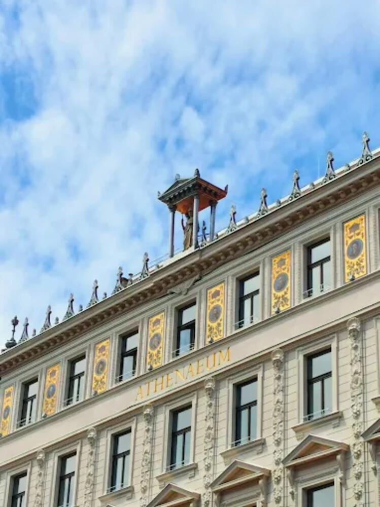 Maverick Athenaeum, Budapest