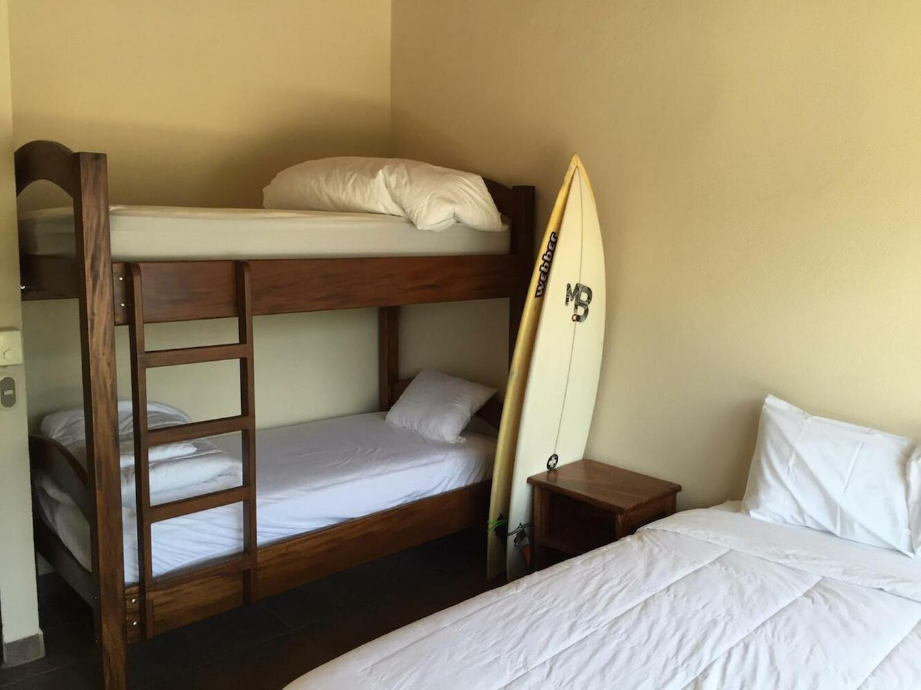 Casa Aura Beachfront Premium Hostel