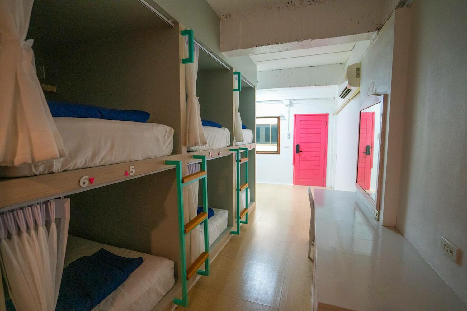 Base Ao Nang Beachfront, Ao Nang