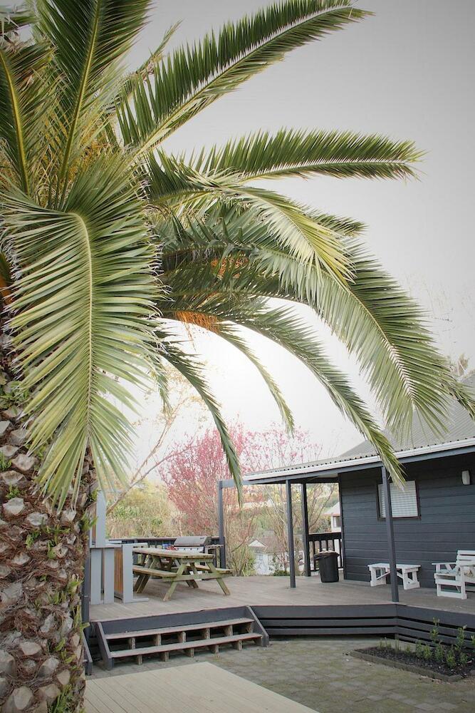 Hugo & Carters Backpackers & Motel