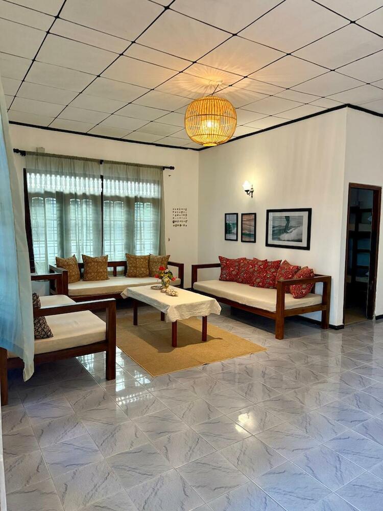 Summer House, Ahangama