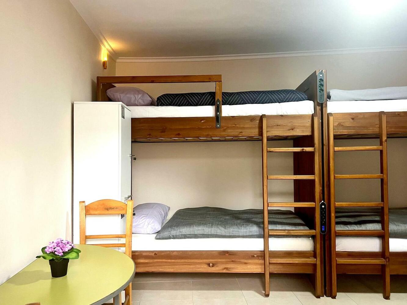 Delphi Hostel, Tirana