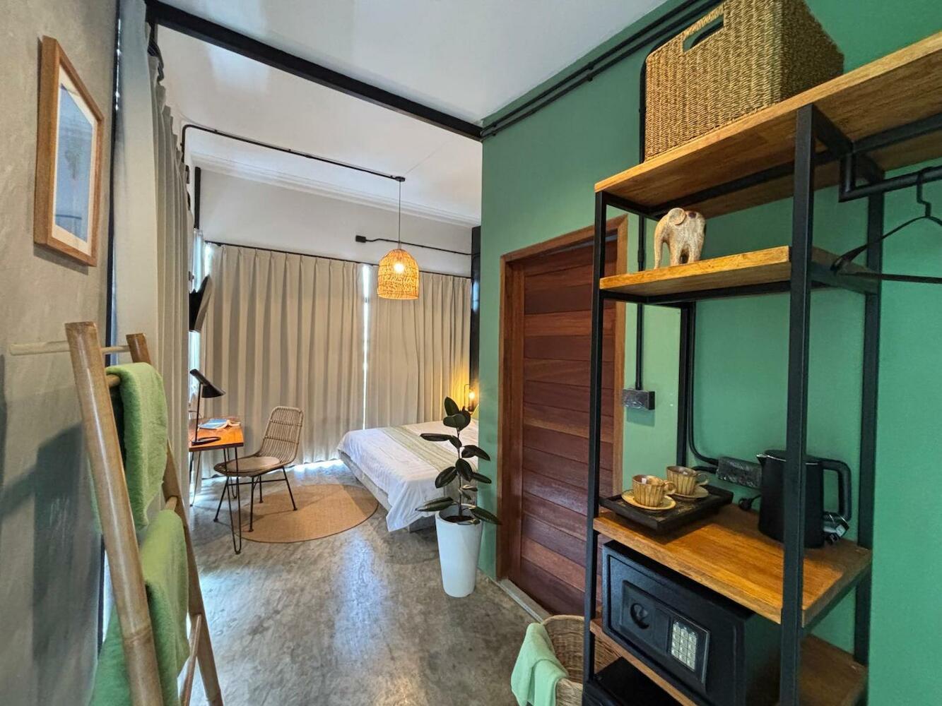 Cactus Boutique, Koh Tao