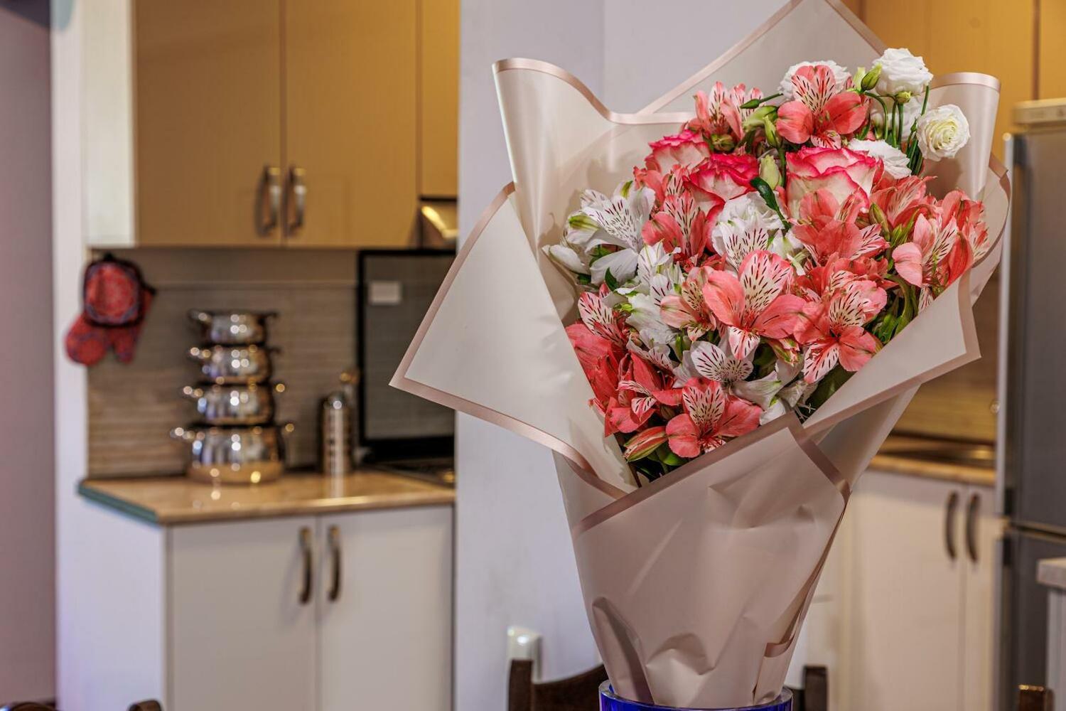 Only Flowers Girls Hostel, Tbilisi