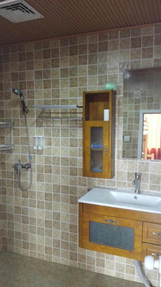 Mama Naxi Guesthouse