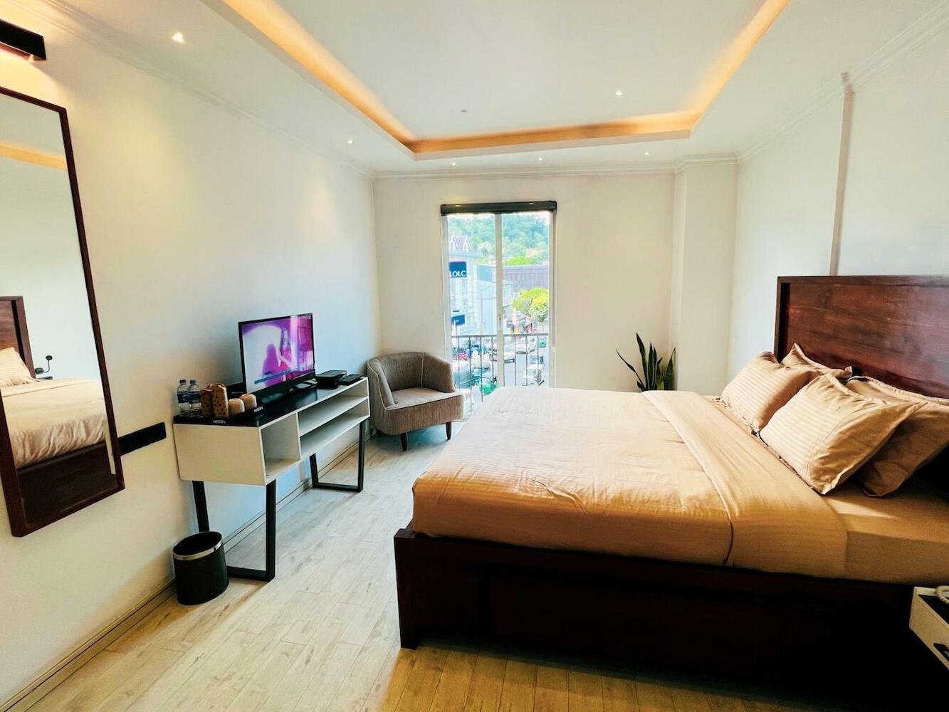 Bed Station 210, Kandy