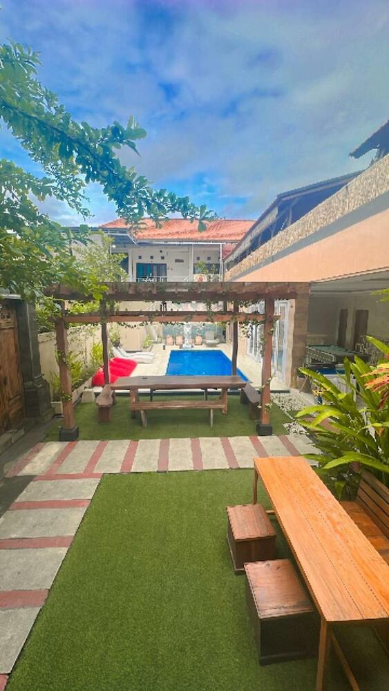 Naughty Nest Hostel Bali