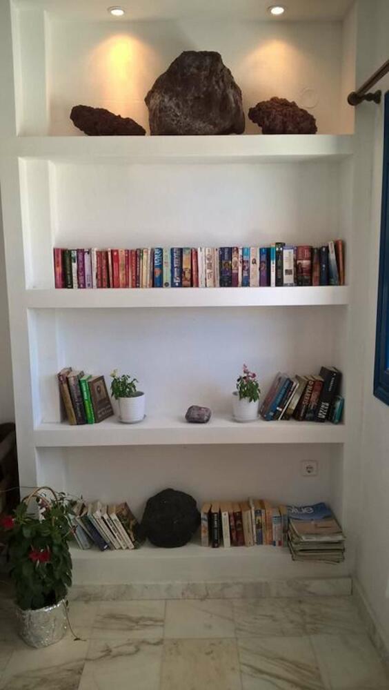 Santorini Breeze Studios, Santorini