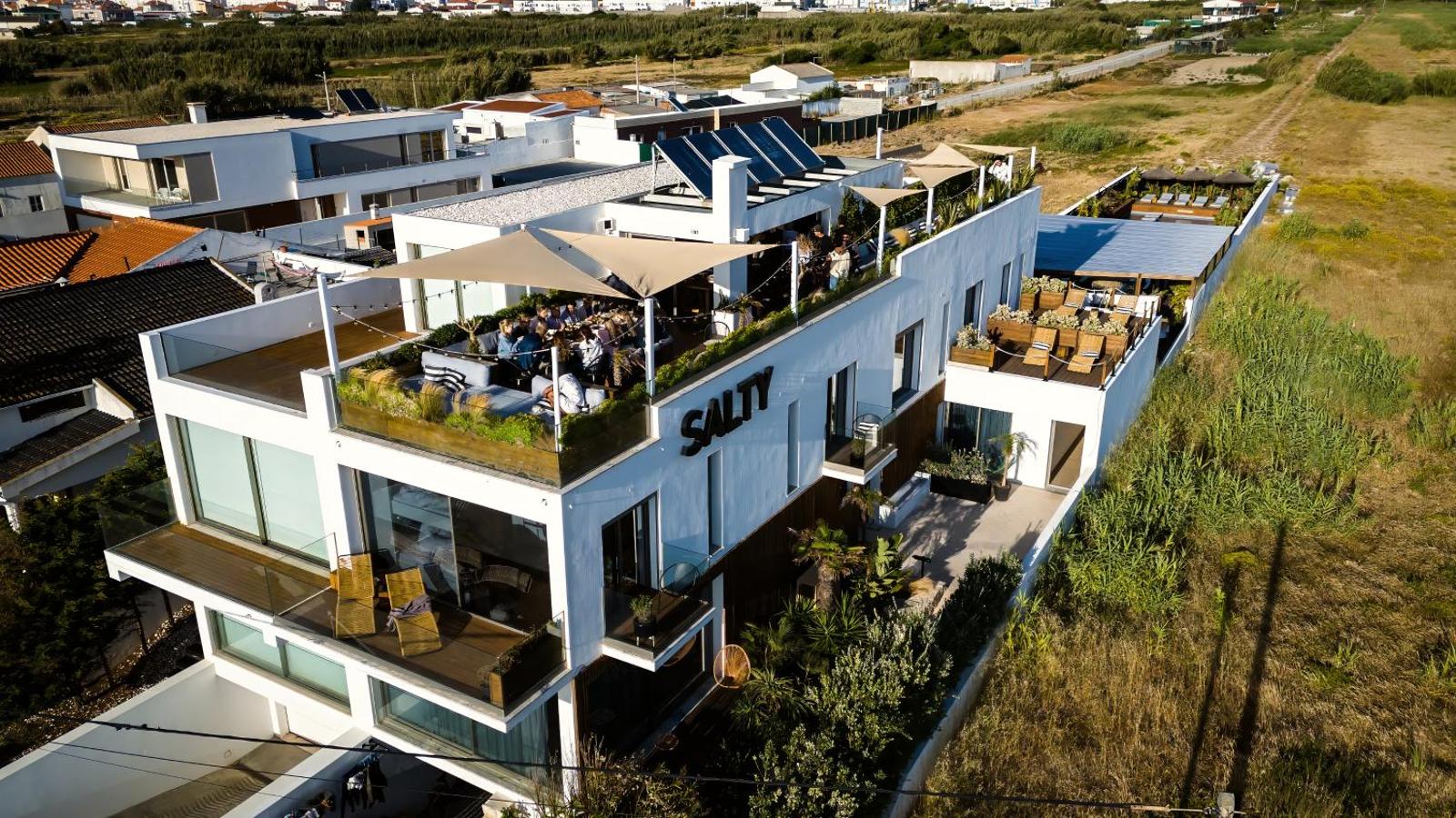 The Salty Pelican Yoga & Surf Retreat, Peniche