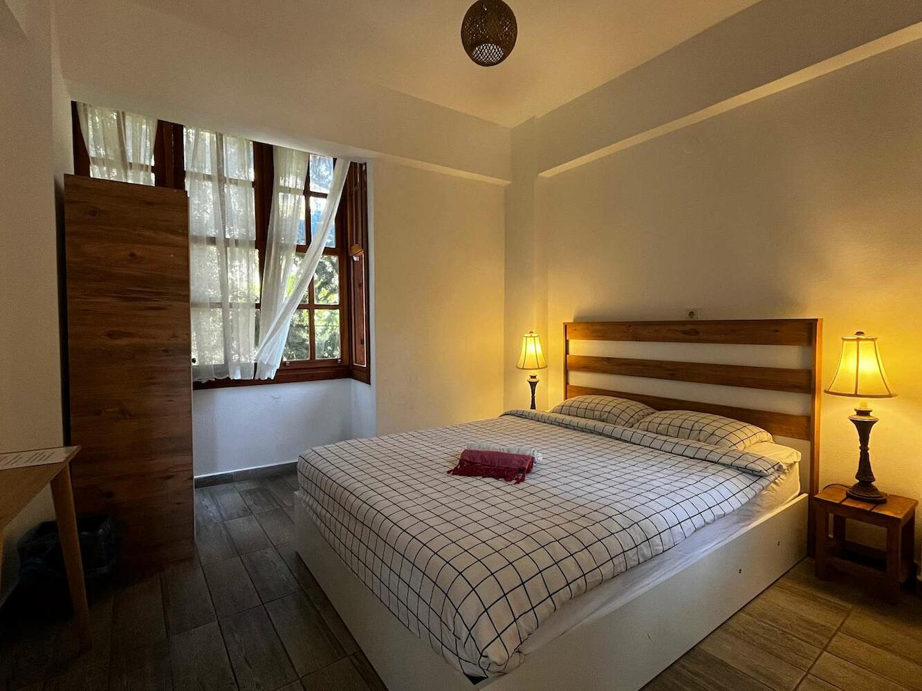 Kuyu Beergarden & Hostel, Antalya